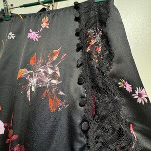Vintage Victoria’s Secret Knee Length Black Lace Slit skirt Size Small Y2K